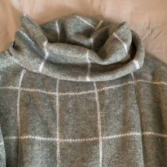 Oversized Sweater - Picture 2 of 4